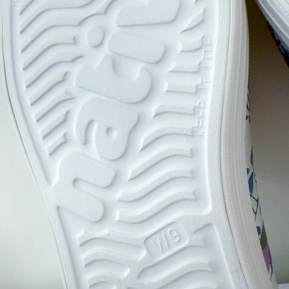 NATIVE Jericho Shells Shoes - Picture 8 of 14